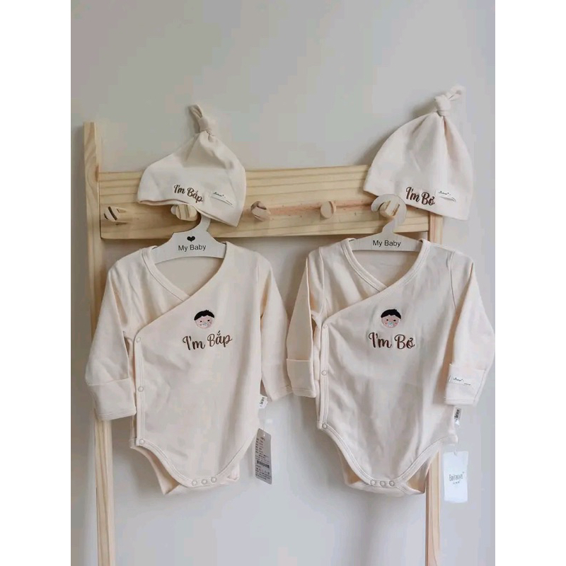 Body suit cotton kèm nón thêu tên bé