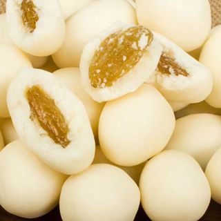 [ Sẵn hàng ] Combo 300g Kẹo sữa bọc nho khô / Kẹo socola trắng bọ nho khô mềm ngon ăn vặt lạ miệng siêu nghiền