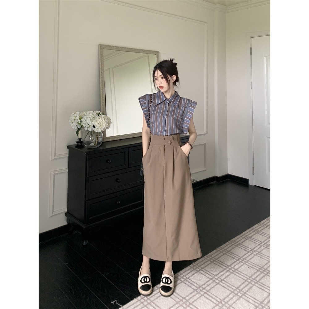 Set áo sơ mi sọc tay xếp ly Chân váy nâu dài thanh lịch