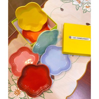 Đĩa hình bông hoa màu trơn Le Creuset 6 cái 5.5"-Le Creuset Flower-shaped fruit plate solid color Le Creuset 5.5"