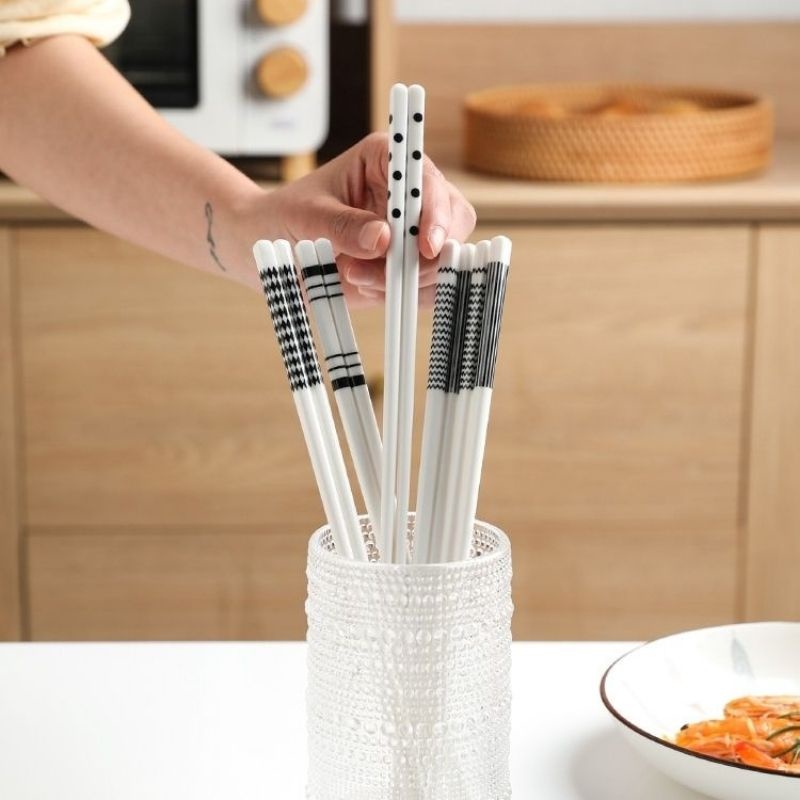 Đũa gốm phong cách Nhật Bản, không trơn trượt, không biến dạng dùng được cho lò vi sóng và máy rửa bát