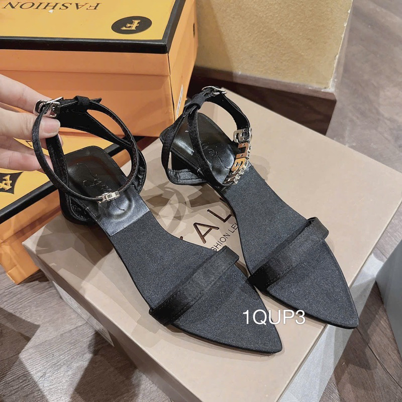 Sandal Gót Tròn Mũi Nhọn Khoá Wang Sang Đẹp