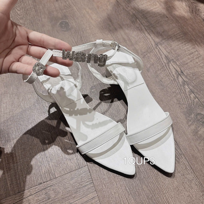 Sandal Gót Tròn Mũi Nhọn Khoá Wang Sang Đẹp