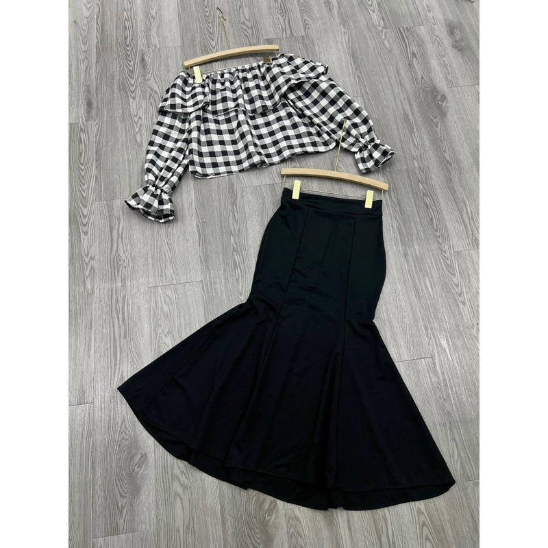 Sét Áo Kẻ Trễ Vai Kèm Chân Váy Đuôi Cá Dáng Dài Umi Có Ảnh Thật