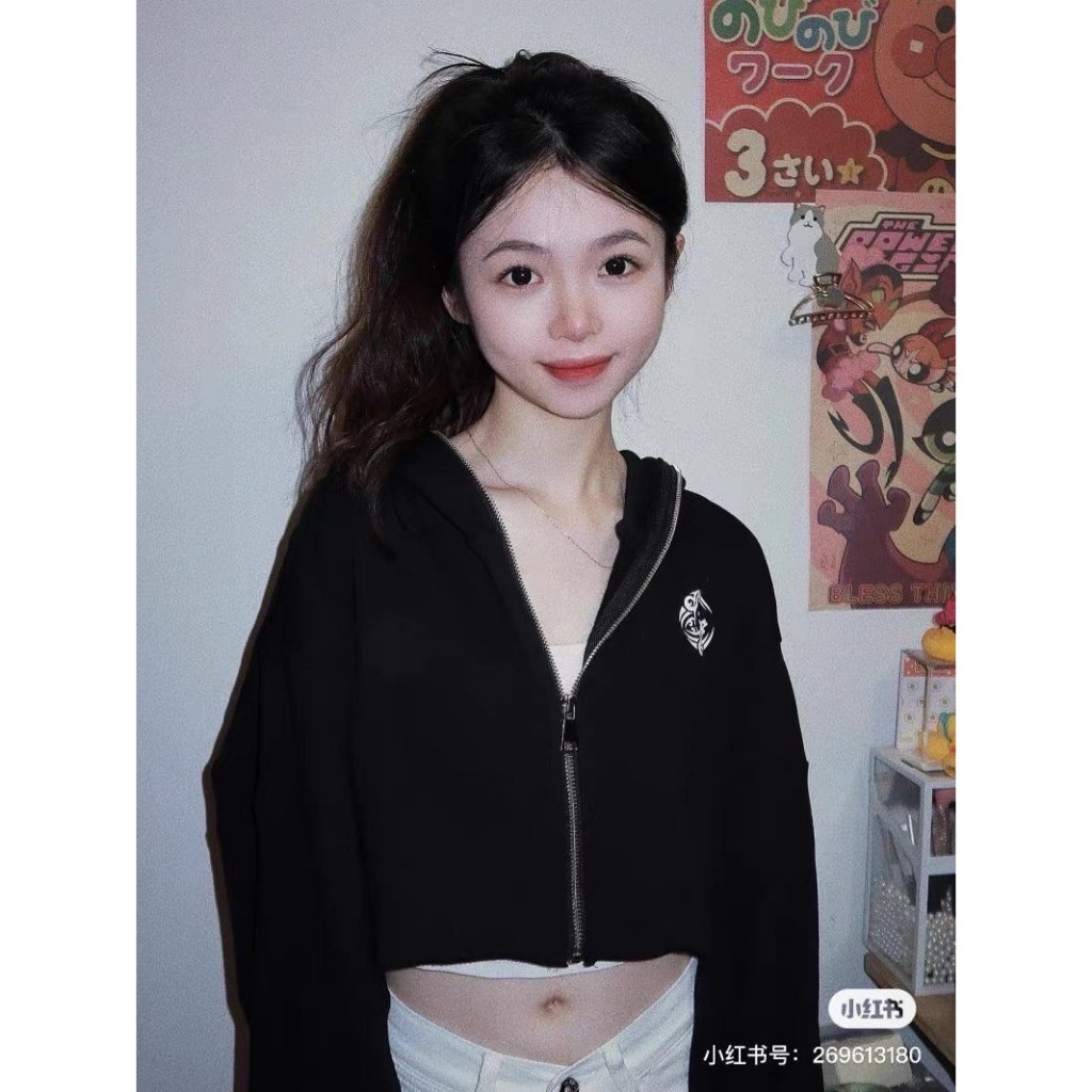 Áo Khoác Dù Nữ Form Croptop In Hình Lưng Có Nón - CLITUS