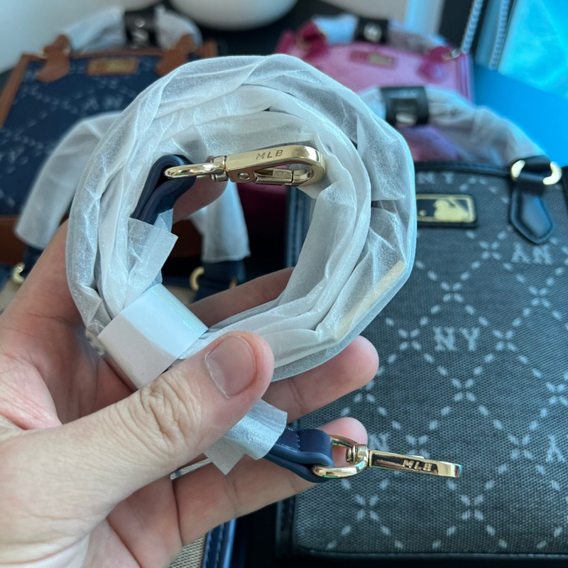 Túi đeo chéo tote ny phone monogram form đứng dành cho Nam/ Nữ