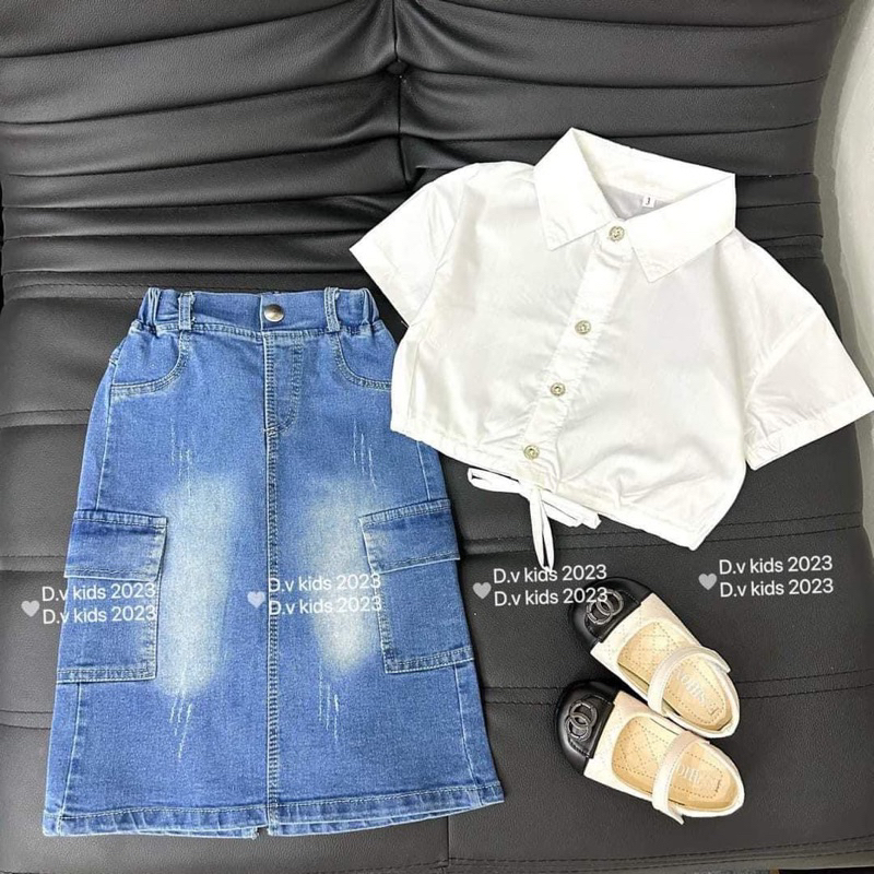 Sét chân váy jean dang dài bé nhí cồ