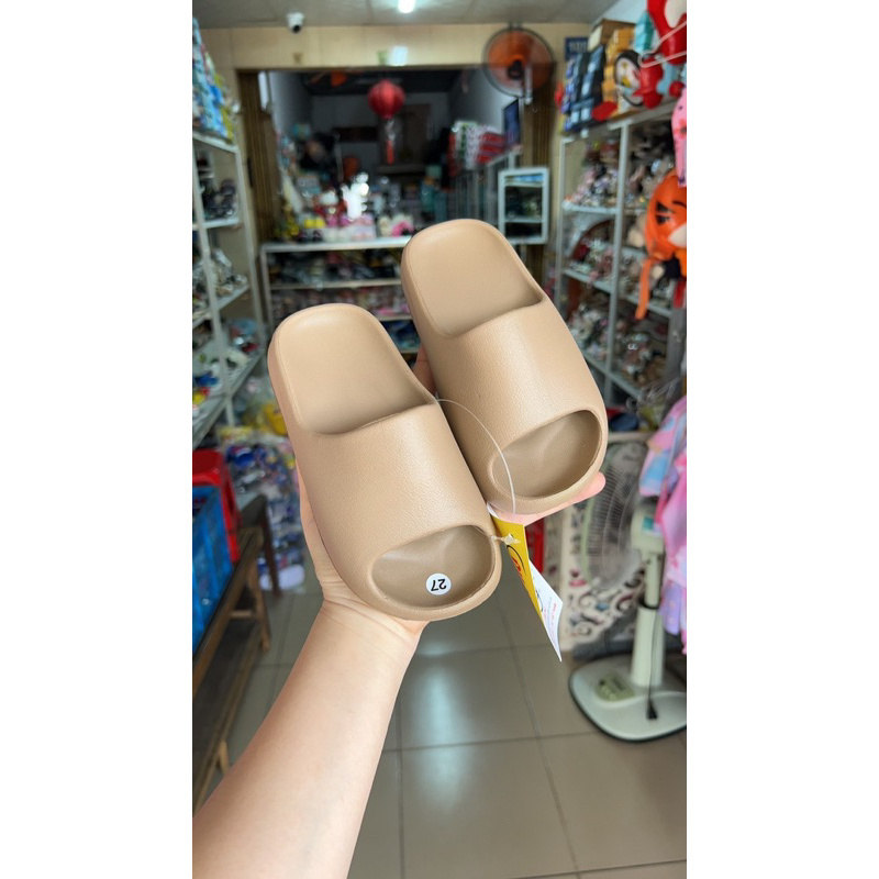 Dép bánh mì cho mẹ vs bé