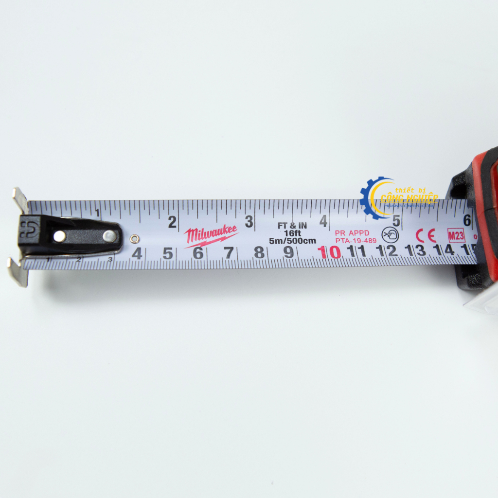 Thước cuộn 5m Milwaukee 48-22-0616 có nam châm. Thước dây thép chống gãy, kéo thả êm ái.