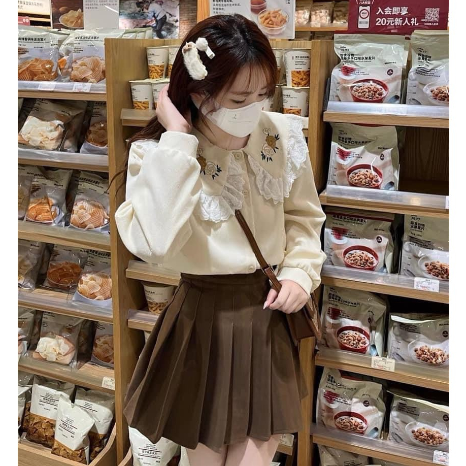 Sét váy nữ áo sơ mi thêu hoa phối màu chạy viền bèo ren mix chân váy xếp ly dáng ngắn tone màu nhẹ nhàng basic xinh xắn