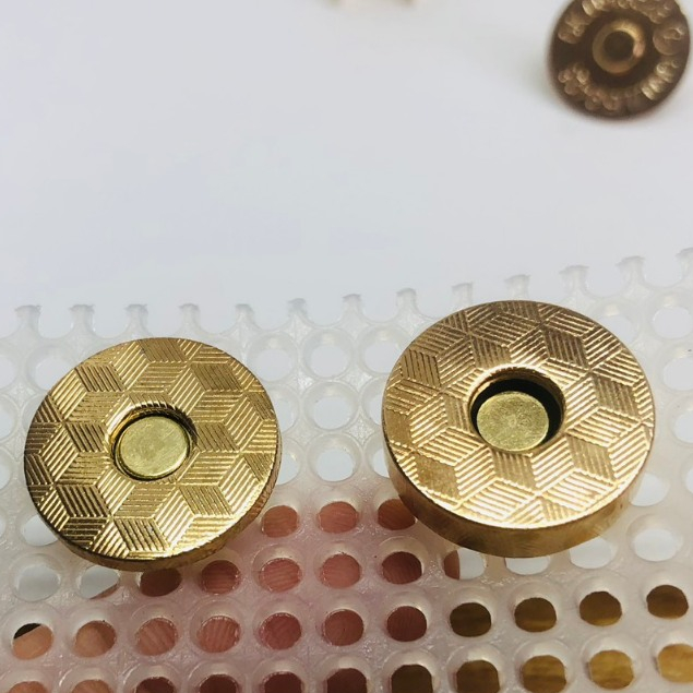 Nút hít hoa văn (Loại thường), 18mm (loại dày và mỏng)