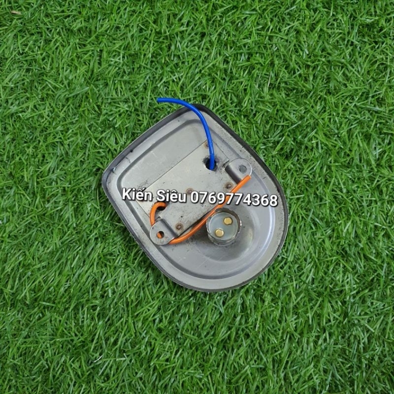 Đèn hậu màu trắng xe cub 81 86 đế inox