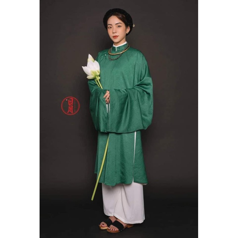 Áo dài ngũ thân đi lễ hầu đồng