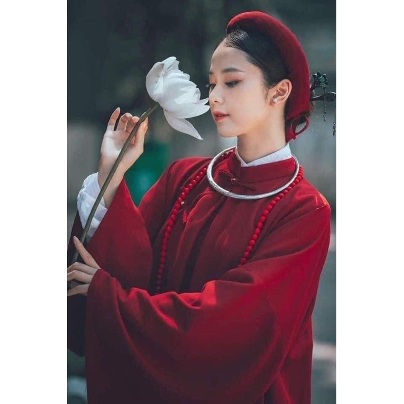 Áo dài ngũ thân đi lễ hầu đồng