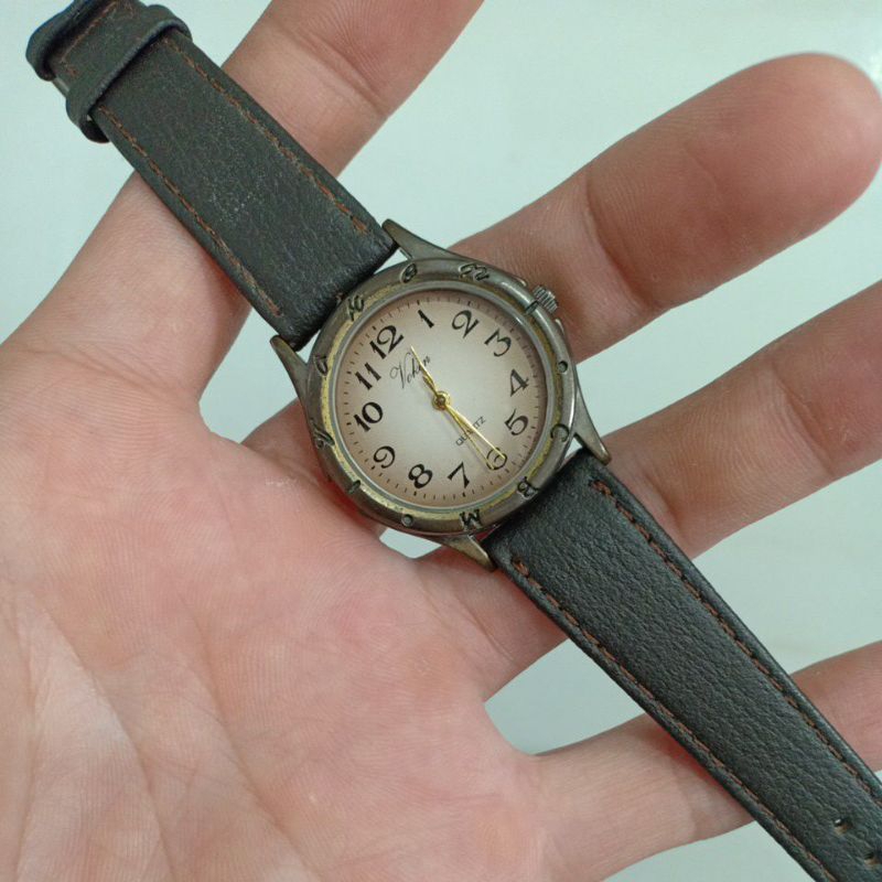 đồng hồ nam nữ si nhật dây da hiệu Q&amp;Q màu đồng kiểu dáng cổ điển độ mới cao 94% phù hợp nam tay nhỏ với nữ tay to