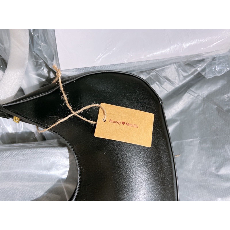 Túi xách đeo vai brandy Melville hobo màu đen