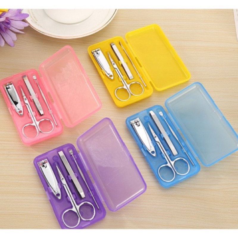 Bộ bấm móng tay 4 món mini cho mẹ và bé