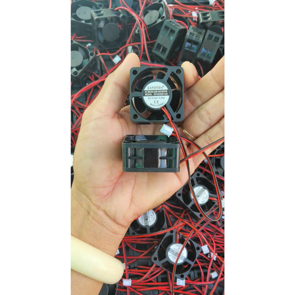 Quạt 12v 4x4x2cm