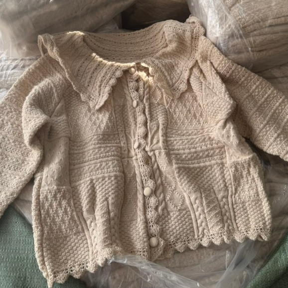 Áo len cổ lá Vân.melo màu hồng dễ thương, bánh bèo cute