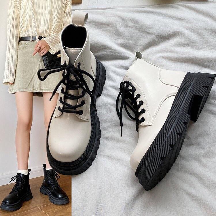 Boots buộc dây nữ - T24 - Gobe - Màu đen và kem