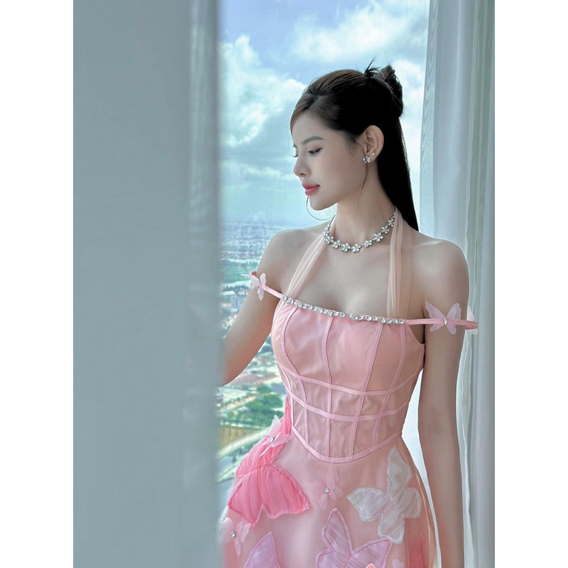 Đầm buom viền đá