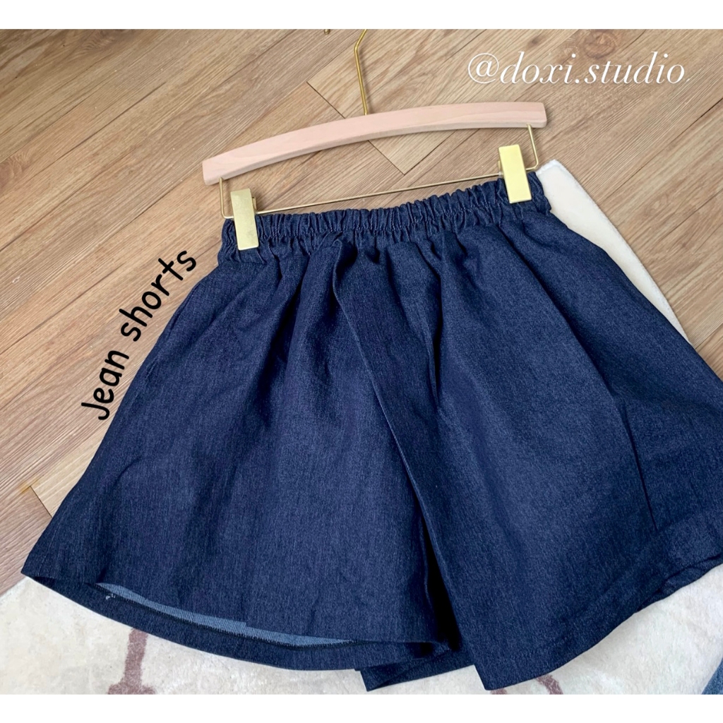 Quần Jean short cạp xéo dáng xòe