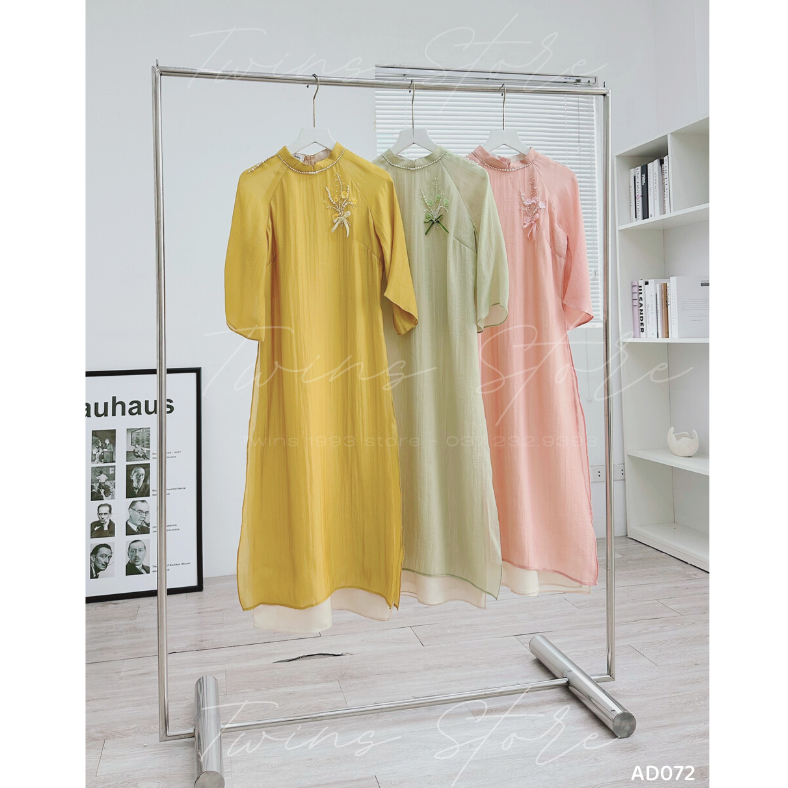 Áo dài KÈM QUẦN Twins Store dáng suông, đính cành hoa và cườm thủ công trên ngực trái - AD073