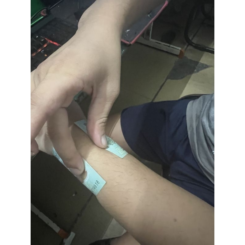 Vòng tay phong thủy da cá đuối charm đinh