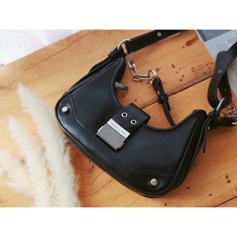 Túi charles keith hobo kẹp nách