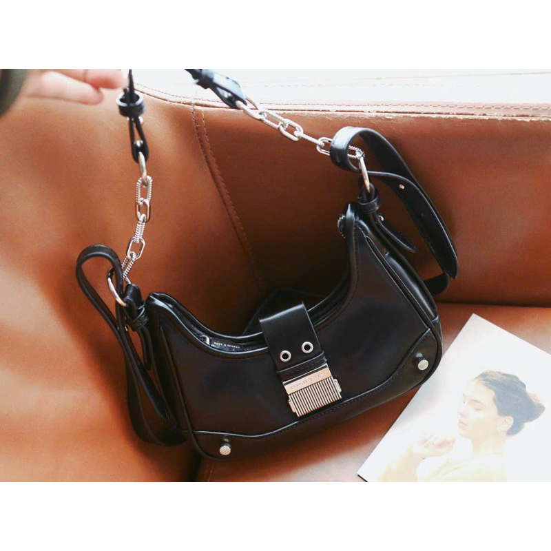 Túi charles keith hobo kẹp nách