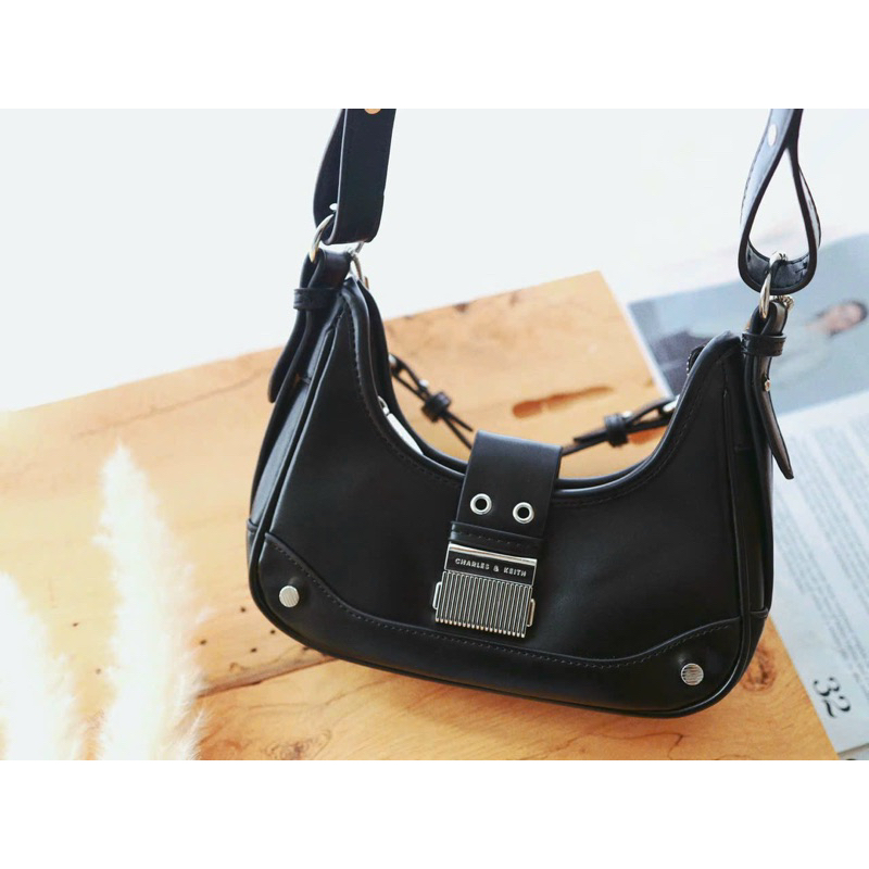 Túi charles keith hobo kẹp nách