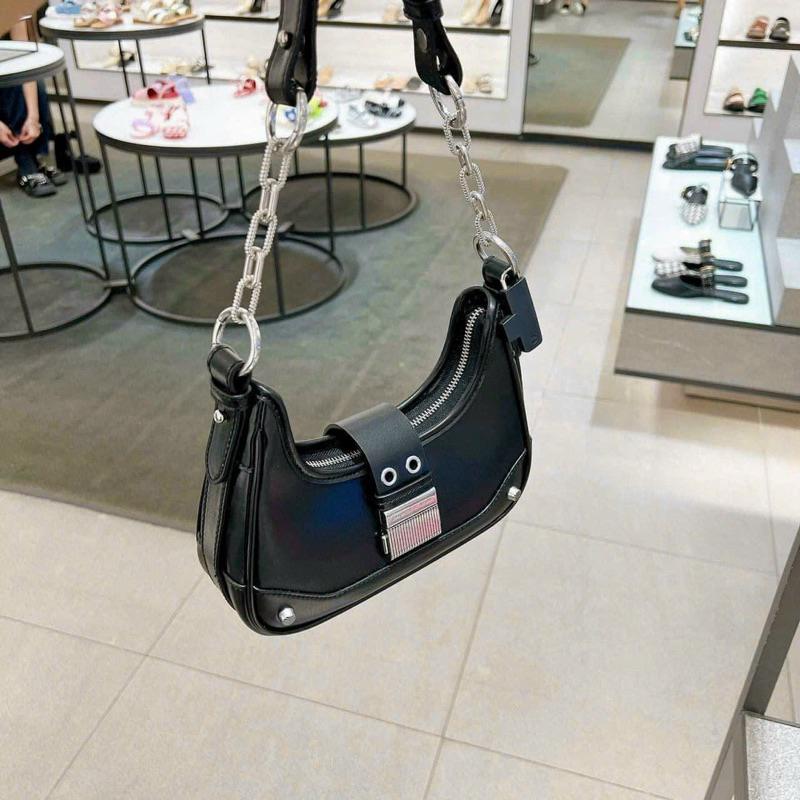 Túi charles keith hobo kẹp nách
