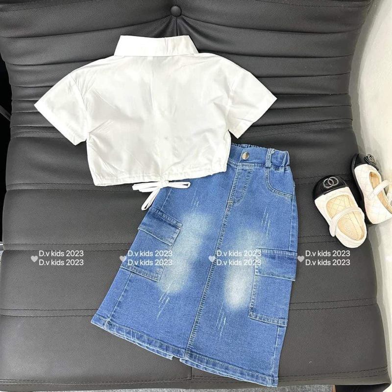 Sét chân váy jean dang dài bé nhí cồ