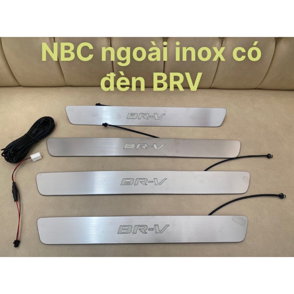 Ốp Bậc Chân Ngoài Xe Honda BRV 2023-2024 Nhựa Có Đèn