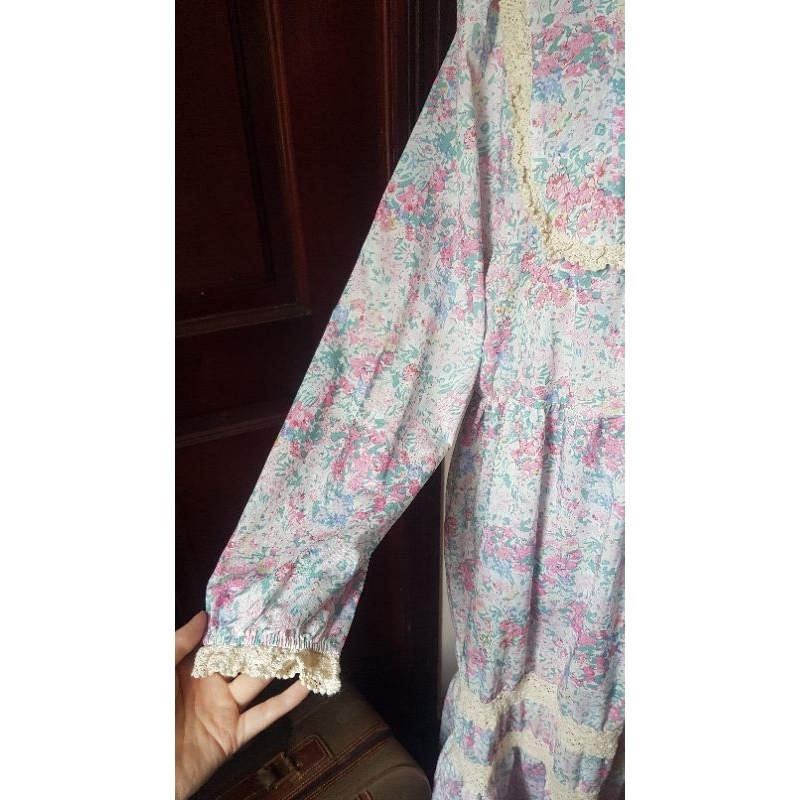 Đầm hoa nhí phối ren vintage