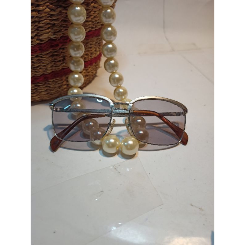 Gọng kính mát si Nhật Bản.