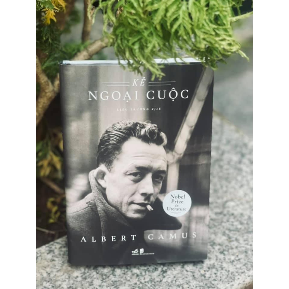 Sách - Kẻ ngoại cuộc