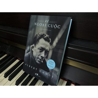 Sách - Kẻ ngoại cuộc