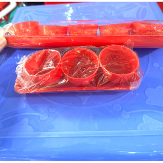 Bộ chung cúng nước bằng nhựa màu đỏ