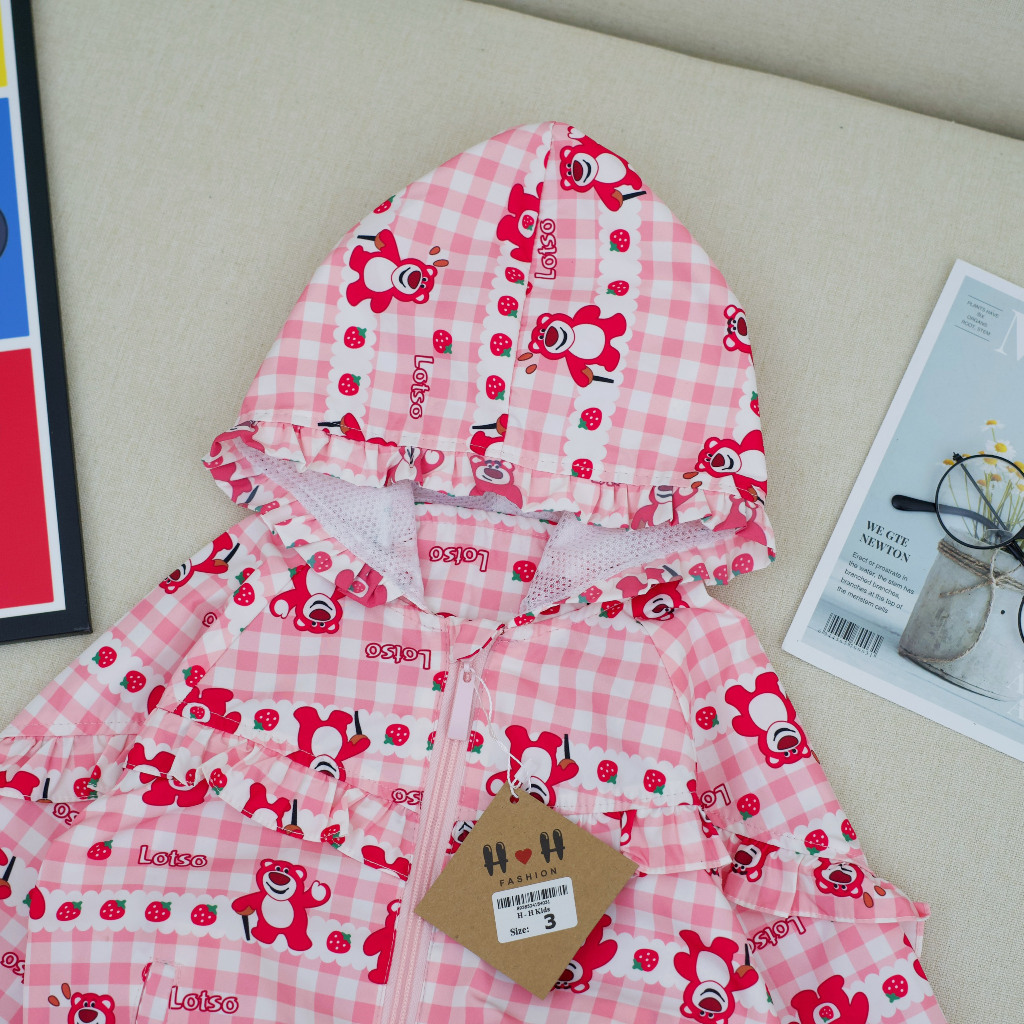 Áo khoác gió, áo gió 2 lớp in hình gấu dâu màu hồng cho bé gái từ 8 - 20kg