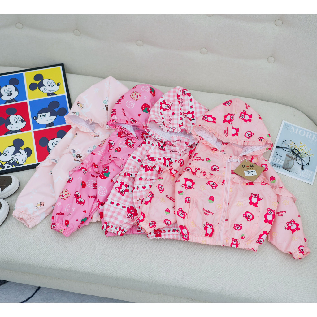 Áo khoác gió, áo gió 2 lớp in hình gấu dâu màu hồng cho bé gái từ 8 - 20kg