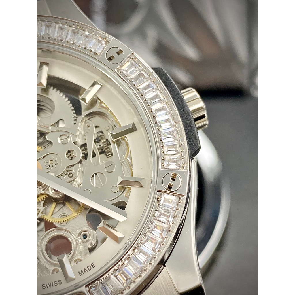 Đồng Hồ Nam HuBIot Sapphire HA84 Lộ cơ Case 42mm Viền đá ống Baguette Máy cơ Automatic Nhật