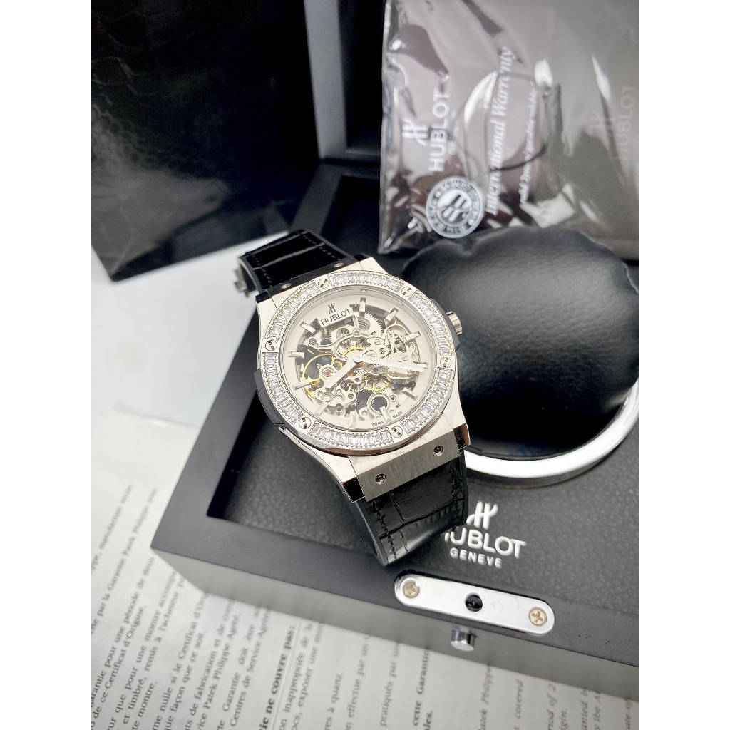 Đồng Hồ Nam HuBIot Sapphire HA84 Lộ cơ Case 42mm Viền đá ống Baguette Máy cơ Automatic Nhật