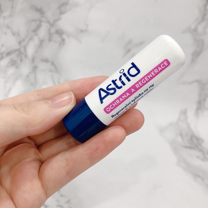 Son dưỡng môi Astrid từ mỡ huơu Trắng/ Xanh 4.7g