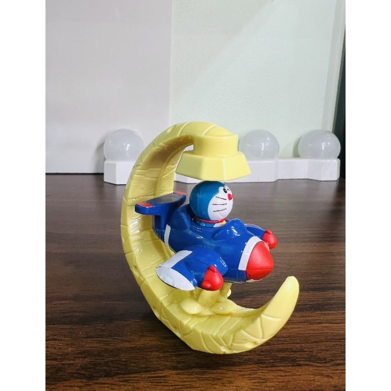 Mô hình doraemon lái tàu mặt trăng