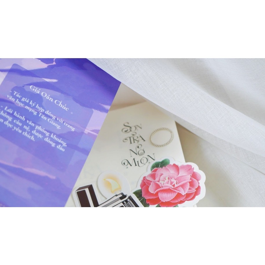 Sách - Sơn trà nở muộn - Giá Oản Chúc