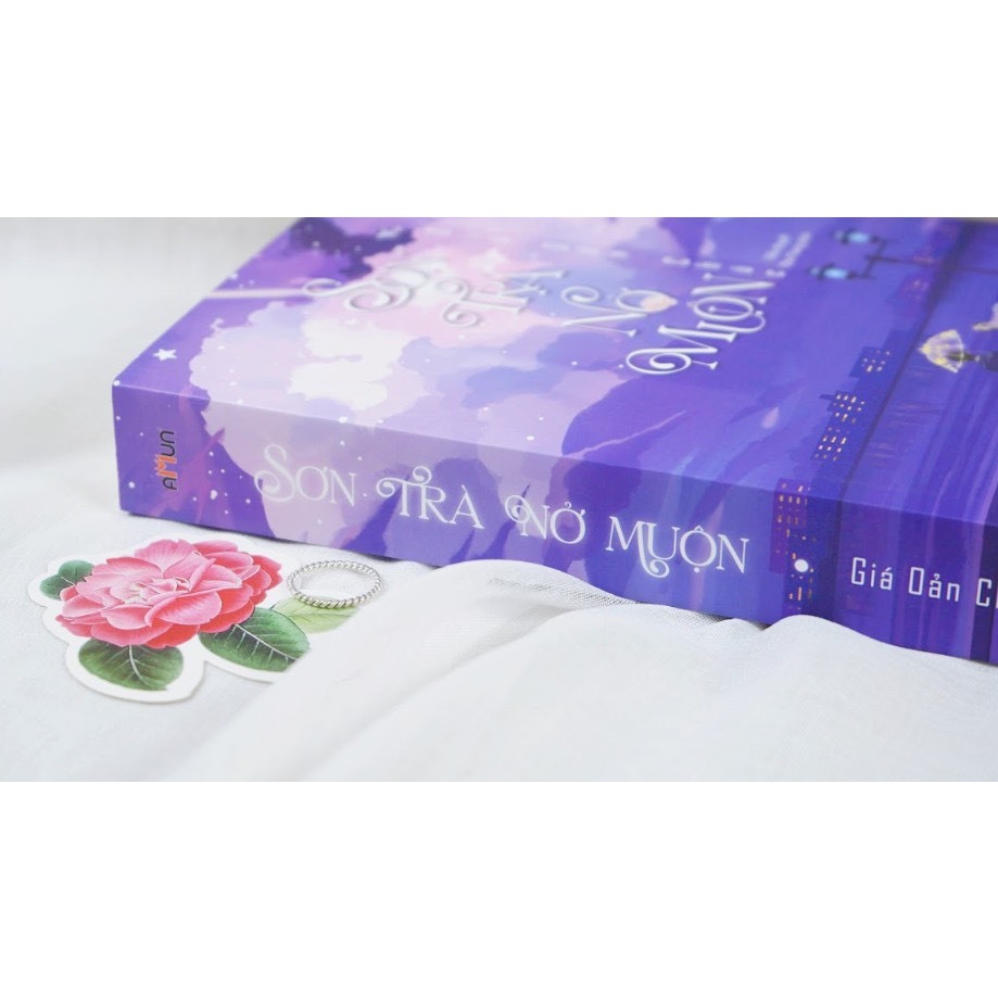 Sách - Sơn trà nở muộn - Giá Oản Chúc