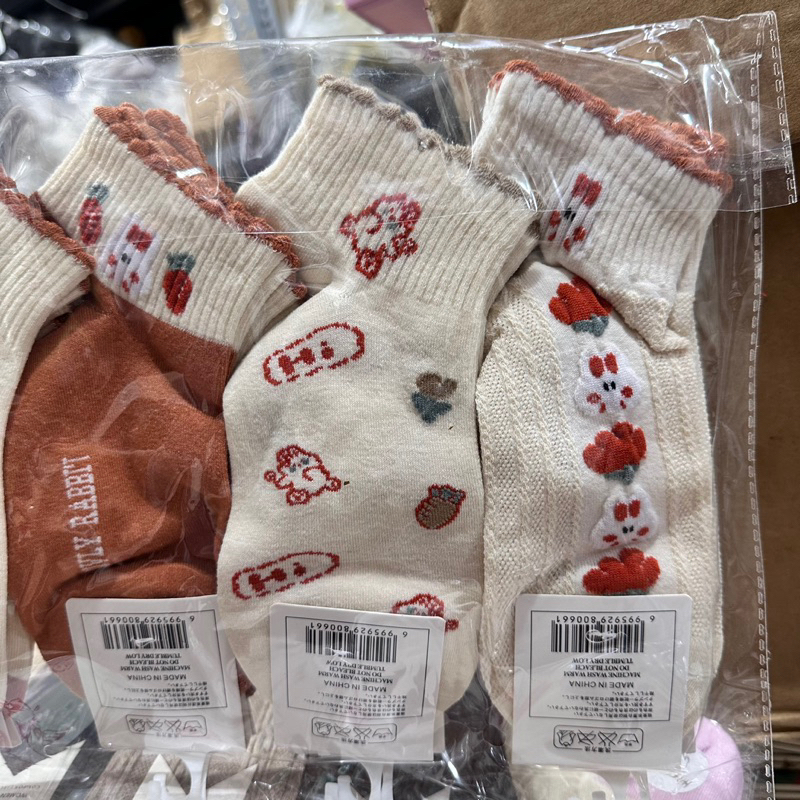 Sỉ 10 đôi tất hình gấu dâu siêu xinh 2023, tất cổ rua