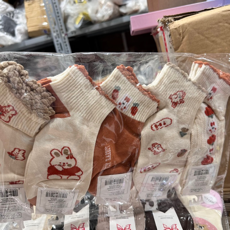 Sỉ 10 đôi tất hình gấu dâu siêu xinh 2023, tất cổ rua