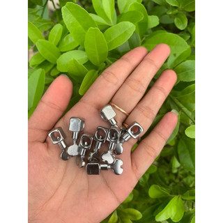 Ốc ôm kim máy may gia đình con b.ướm - Ốc vặn giữ kim